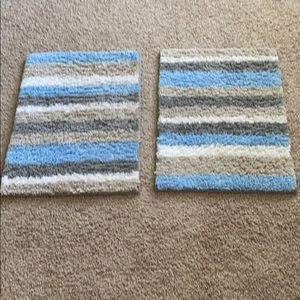 2 bathroom rugs